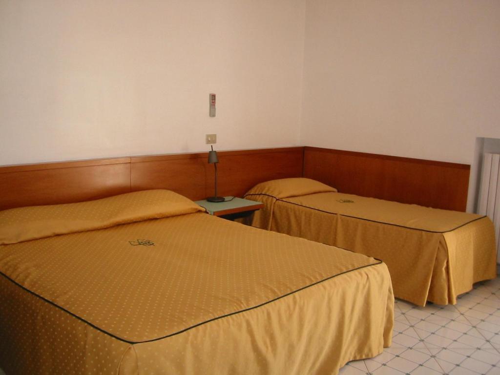 Hotel Bristol Виетри Номер фото